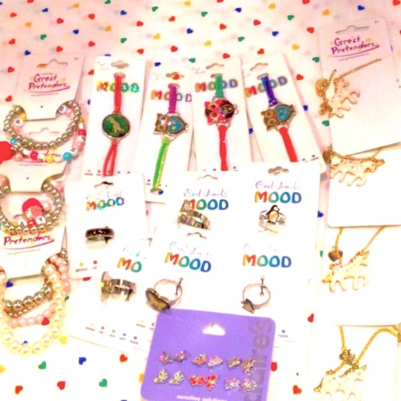 18 pieces little girls jewelry. Unicorn necklaces, mood rings, bracelets, more.. - Picture 4 of 7